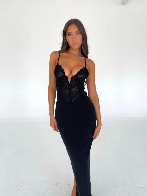 TYANNA MAXI DRESS BLACK Cozy Wrap Maxi Dress