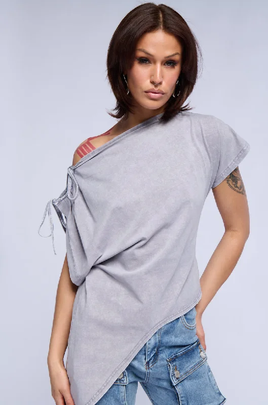 CATIE BOAT NECK ASYMMETRICAL TSHIRT Fashionable Pleated Short Shirt
