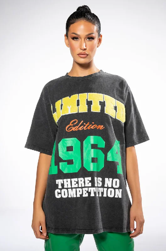 LIMITED EDITION OVERSIZED GRAPHIC TSHIRT Classic Short Sleeve Blouse