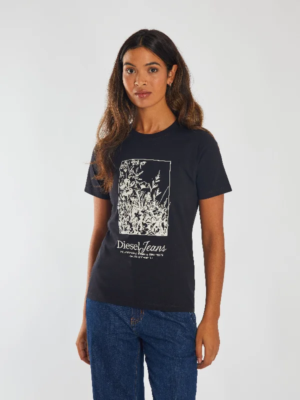 Moyna Tee Black Ribbed Striped Patterned