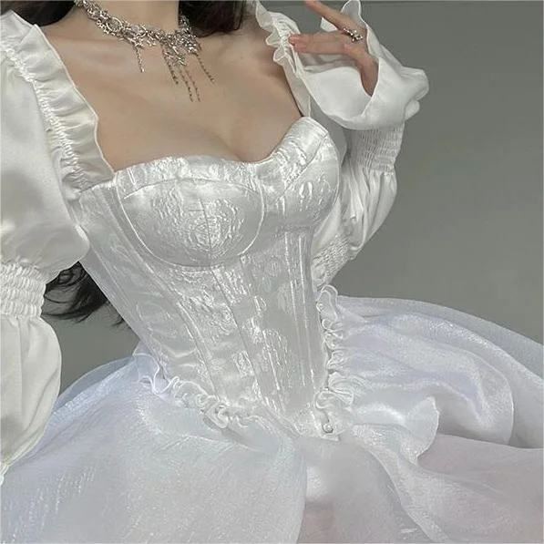 White elegant long-sleeved trailing dress YV50102